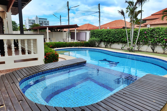 RH94082  Spacious furnished Pool Villa with an Incredible location on Hua Hin Soi 94