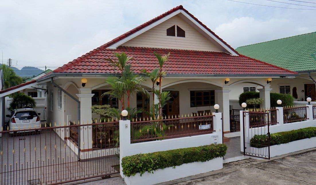 RH94057 Popular House in a safe and family friendly development of Hua Hin Soi 102