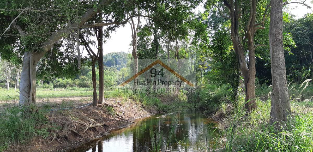 SL94025 Land in Hua Hin Nong Plub, beautiful location with a broke, small lakes, lots of trees and easy access