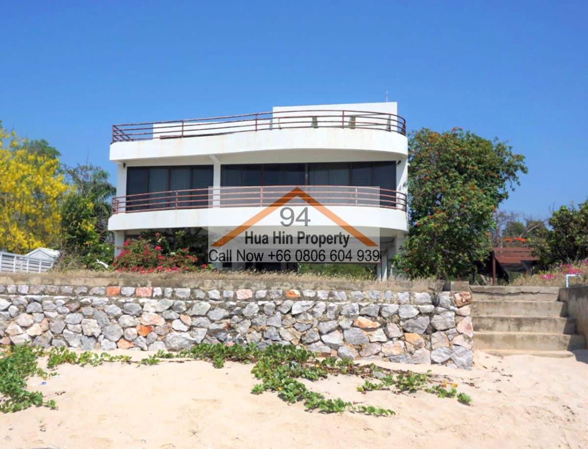 SH94237 Stunning large absolute Beach front Plot with Chanote title and a Villa structure, North Cha Am.