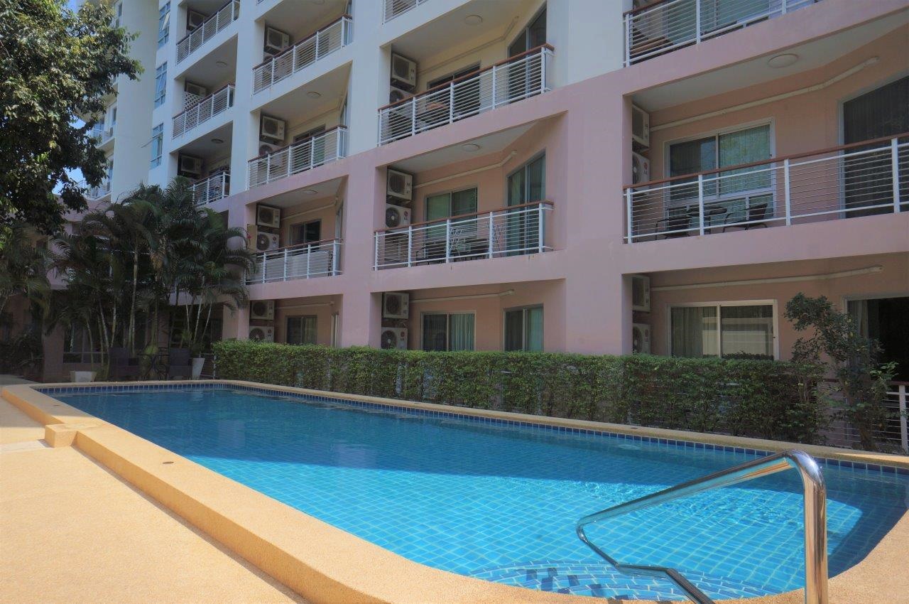 RC94023 Condo for rent location within five minutes’ walk to both major shopping malls.