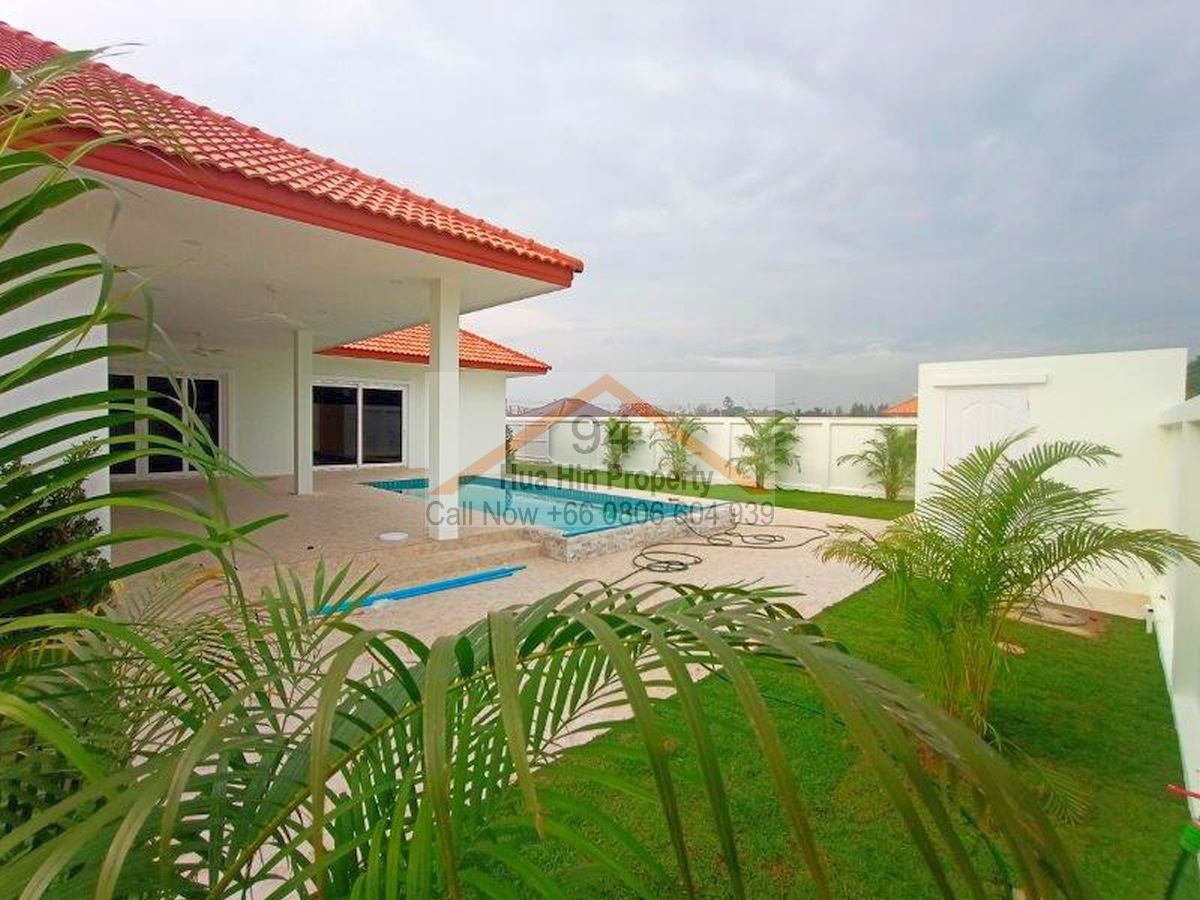 SH94408: New 4 bedroom 4 bath modern and private pool villa located between Hua Hin & Pranburi (Khao Tao area)