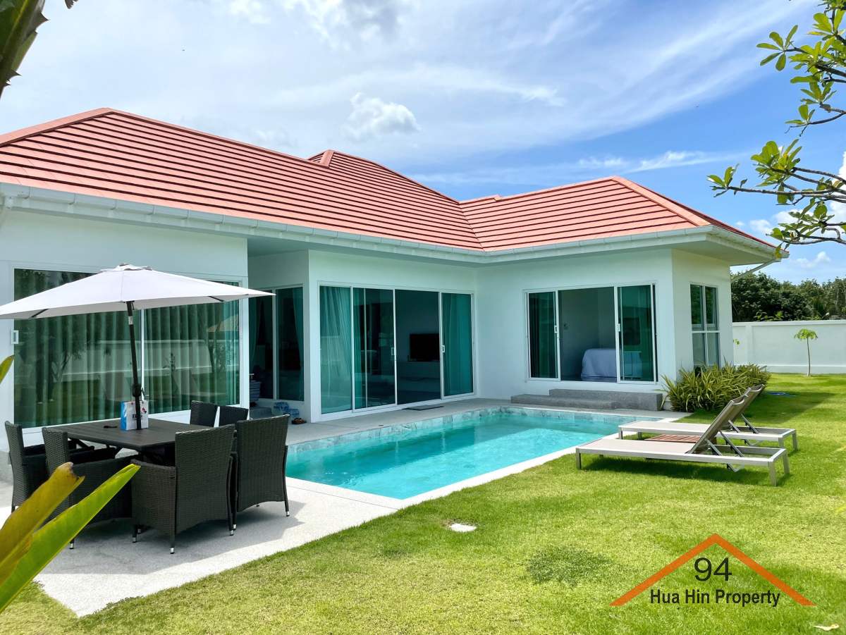 SH94468 Modern pool villa on a large plot in the very popular area of Hua Hin west called Hin Lek Fai