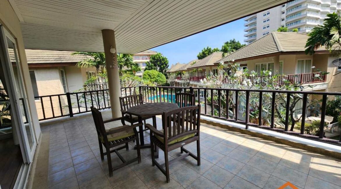 SC94176-nice-condo-in-chaam-large-living-area_004