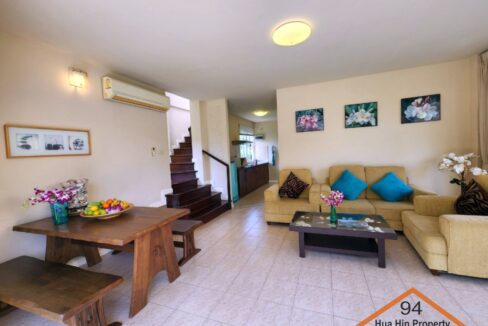 SC94176-nice-condo-in-chaam-large-living-area_005