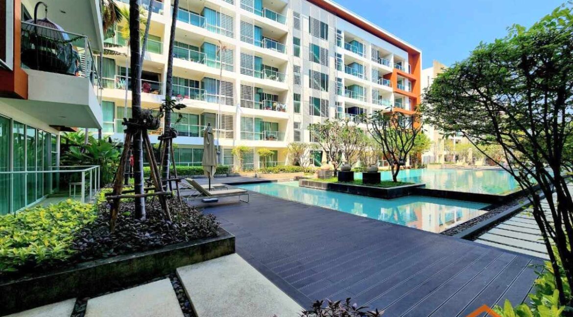 SC94194-The-Breeze-HuaHin-a-quiet-and-beautiful-condominium-on-Khao-Takiab-beach-pool-view_008