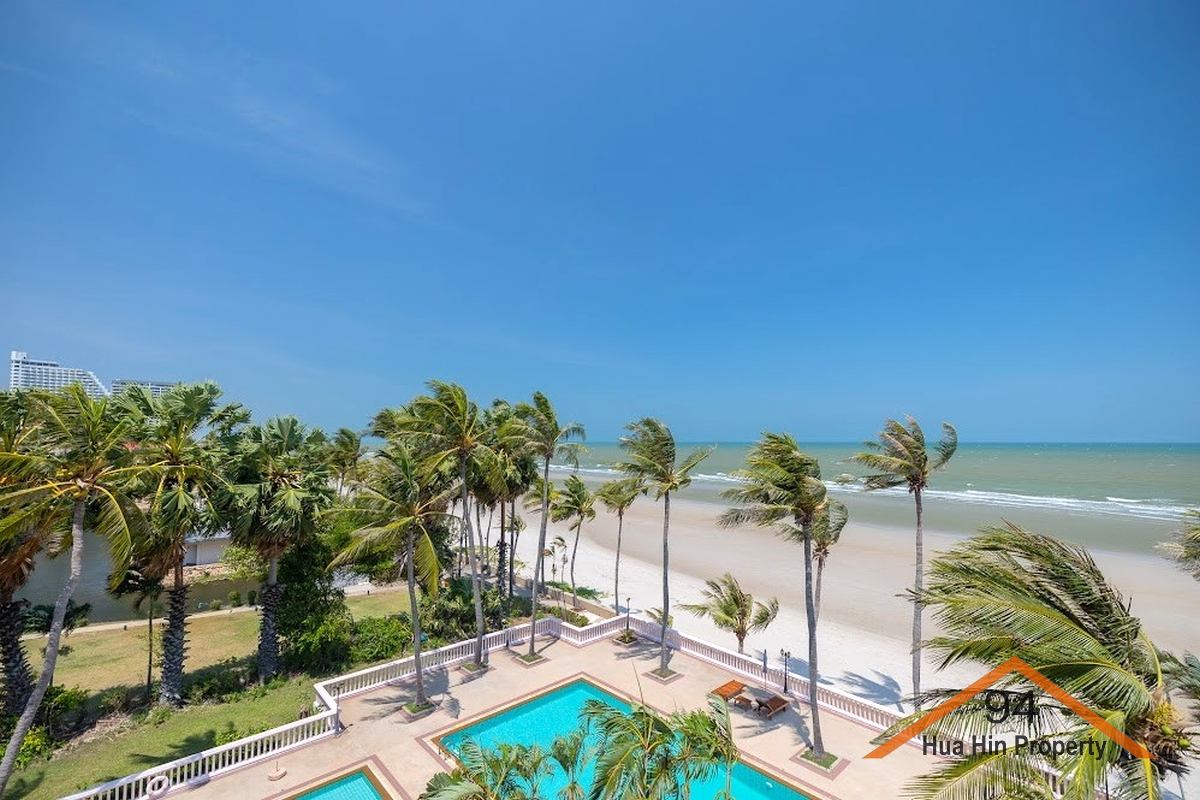 SC94200 : The Dusit Thani Hua Hin is a luxury residential building in Hua Hin. It provides luxury and space, as well as stunning views of the Gulf of Thailand.