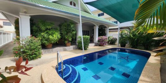 SH94532: Private pool villa in a good location in HuaHin 102. HuaHin town is only 10 minutes away.