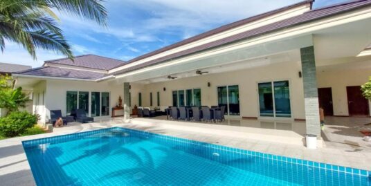 SH94533: Pool villas in the style of a detached house. Near the Hua Hin Airport and the Palm Hills Golf Club.