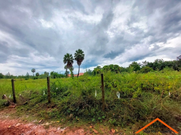 SL94113 1.5 rai corner plot, 2.5KM to Khao Kalok beach, mountain views, full chanote title deed, electricity & water, 3.9m ThB