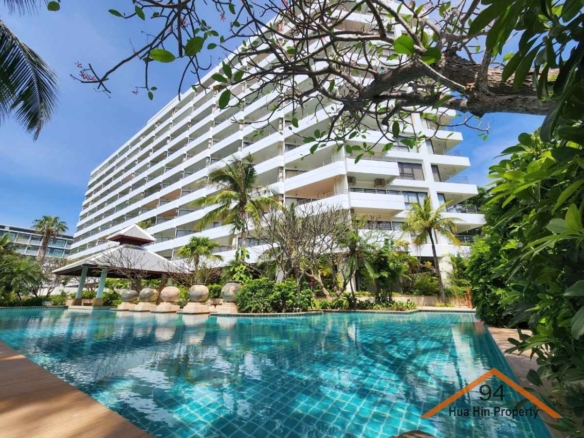 SC94175 Palm Pavilion Hua Hin: Spacious 3 bedroom condo ready for modernization to become an absolutely amazing unit!