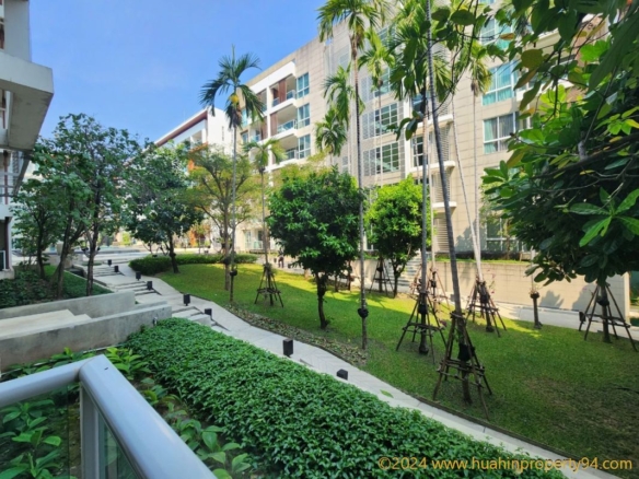 SC94195 The Breeze Hua Hin condominium, Garden view from balcony, Very close to Khao Takiab beach.