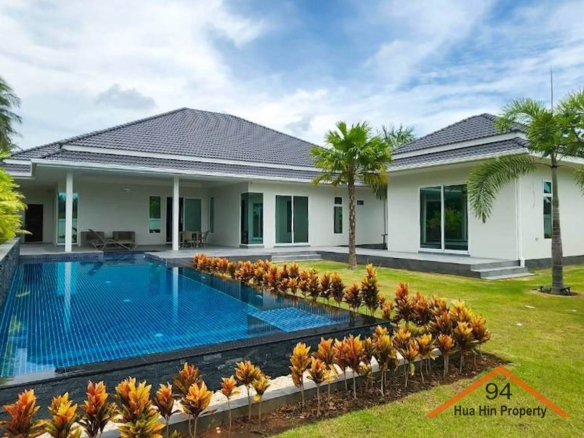 SH94465 White Beach Villas – High quality off-plan pool villa with many options from just 7.8m ThB in a peaceful location near mountains & beach
