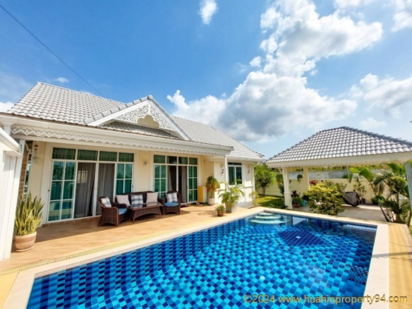 SH94510 Good size, Colonial and Thai style house that blends modernity. Located on Hin Lek Fai area, only 10 minutes to Hua Hin town.