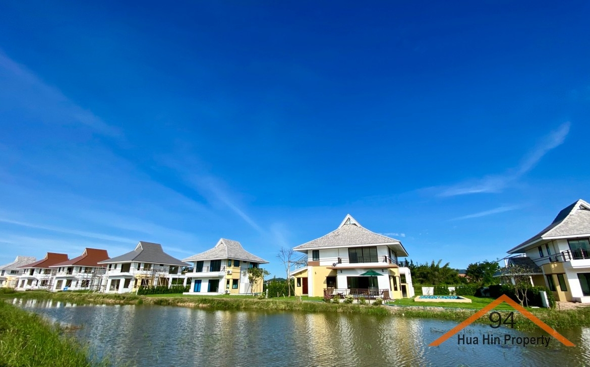 SH94525 Amity Lakes, well designed 2-storey Villa styles. 10 minutes from the town’s main beach.