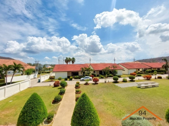 SH94527 Thailand Resort Hua Hin Townhouse is located in Hua Hin112 and features mountain views and lush gardens