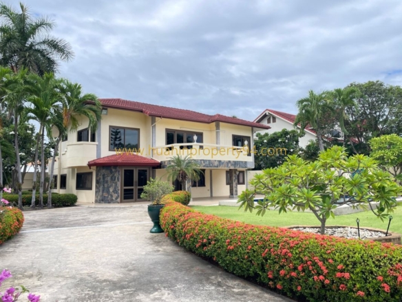 SH94566 TLuxury 4-Bedroom Thai-Style Pool Villa on 1 Rai – Hua Hin Soi 94, close to the city center