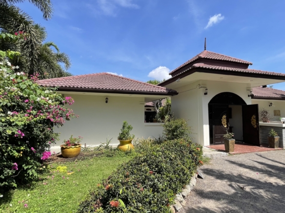 SH94635 House for Sale – Balinese-Style Pool Villa with Lake View at wang pong, Pranburi, Not far from Hua Hin