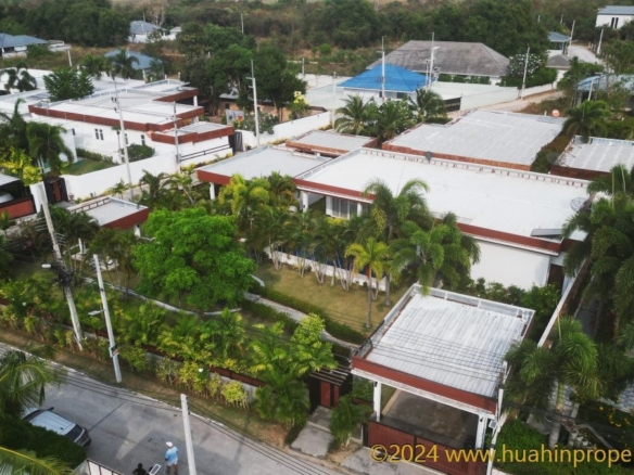 SH94638 4-Bedroom Luxury Modern House for Sale on a Large Plot in Hua Hin only 10 Minutes to Hua Hin Town