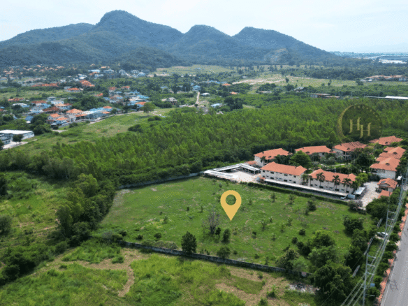 SH94678 Prime Land for Sale – Soi Hua Hin 112 Only 5 minutes from the city center with direct road access for easy entry and exit.