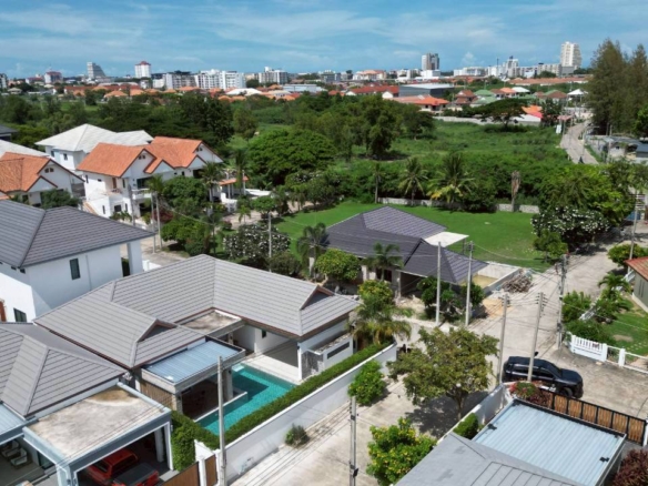 SH94676 Tropical Vision Luxury Pool Villas – Hua Hin Soi 94 (Central Hua Hin area)