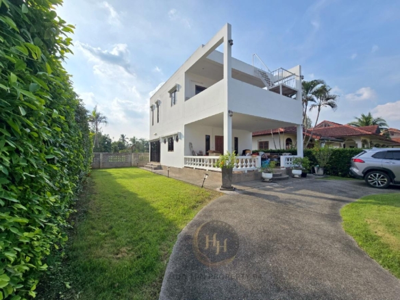 SH94681 Cozy 2-Storey Resort Style Home for Sale in Hua Hin (Huay Mongkol Zone) 3 Bedrooms 2 Bathrooms