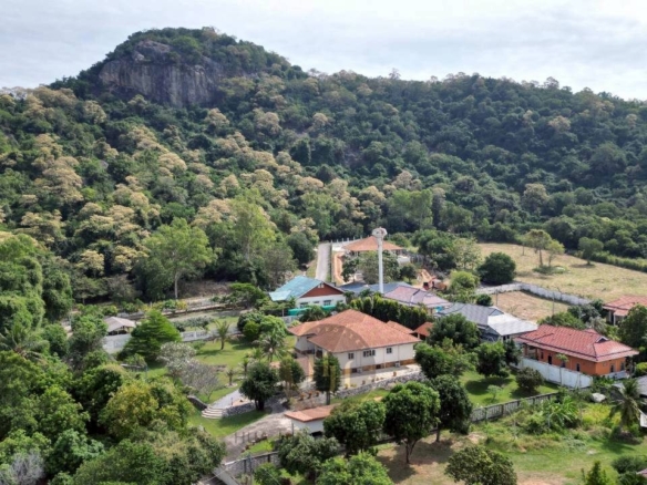 SH94695 Spacious Single House for Sale in Khao Tao, Hua Hin | 2 Rai Land | 5 Mins to Sai Noi Beach