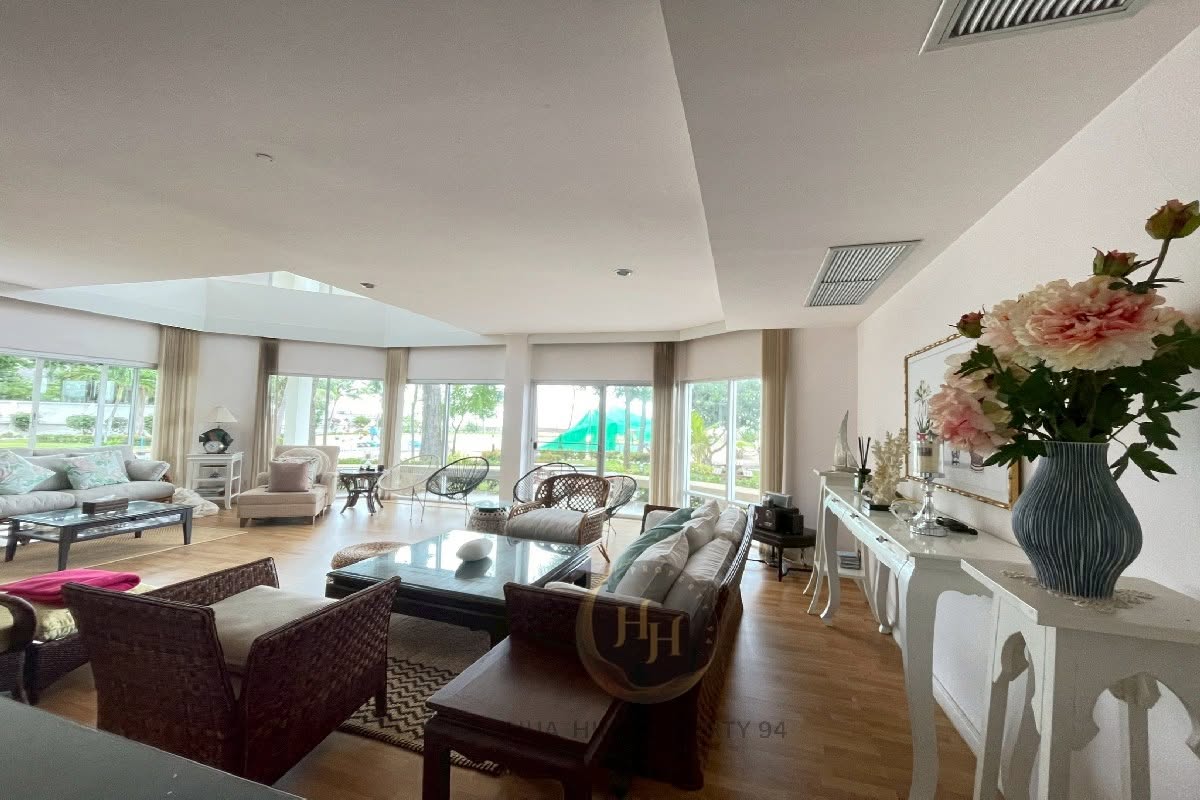SC94699 Baan Kredsai Pranburi is a front-row beachfront condominium located approximately 20 minutes from Hua Hin, featuring a unit directly on the beach with open sea views and a high level of privacy.