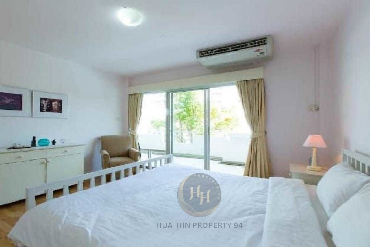 SC94699 Baan Kredsai Pranburi is a front-row beachfront condominium located approximately 20 minutes from Hua Hin, featuring a unit directly on the beach with open sea views and a high level of privacy.