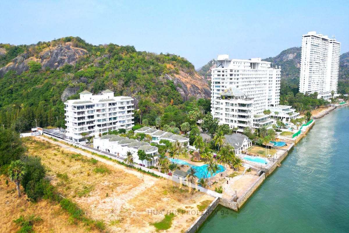 SC94699 Baan Kredsai Pranburi is a front-row beachfront condominium located approximately 20 minutes from Hua Hin, featuring a unit directly on the beach with open sea views and a high level of privacy.