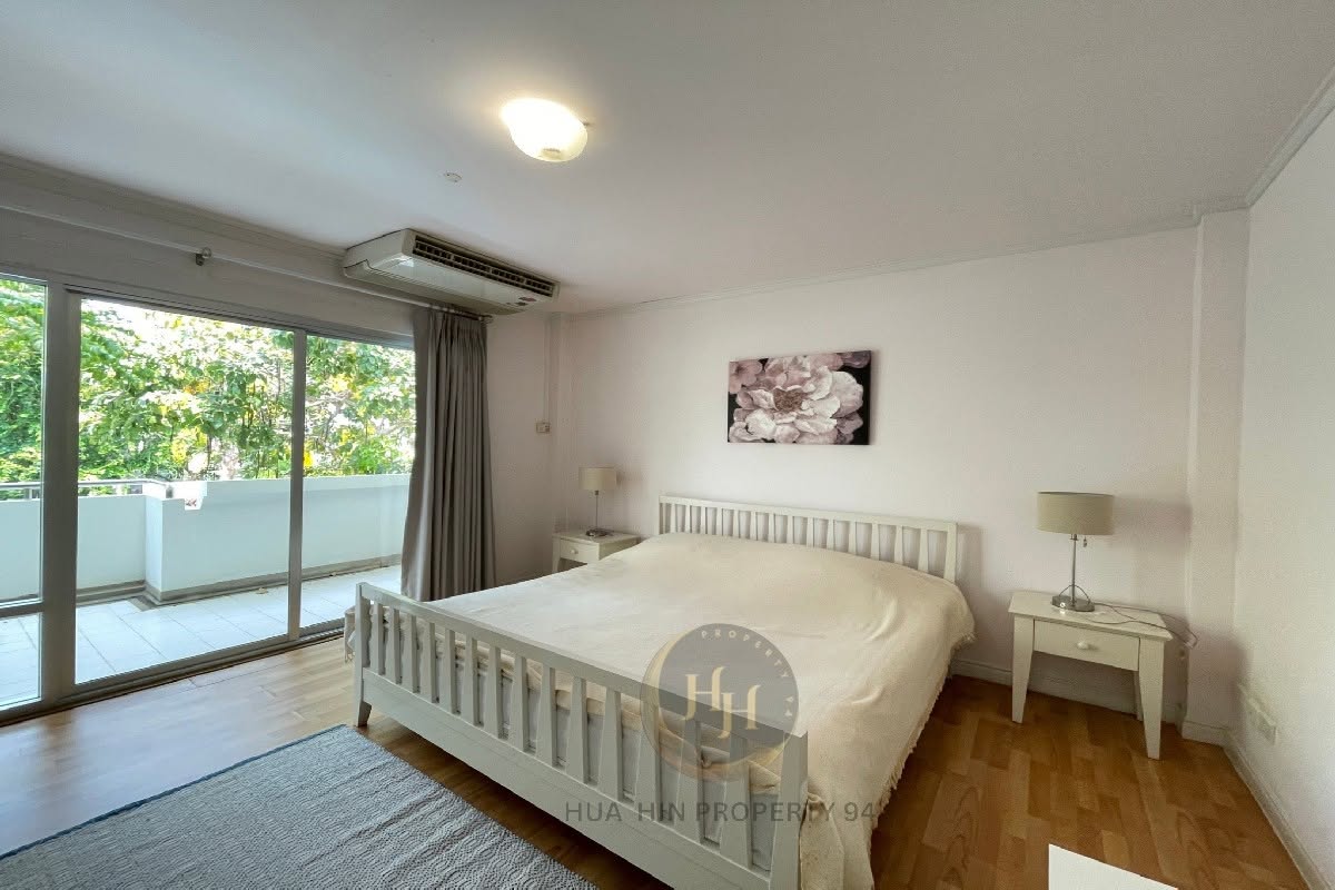 SC94699 Baan Kredsai Pranburi is a front-row beachfront condominium located approximately 20 minutes from Hua Hin, featuring a unit directly on the beach with open sea views and a high level of privacy.