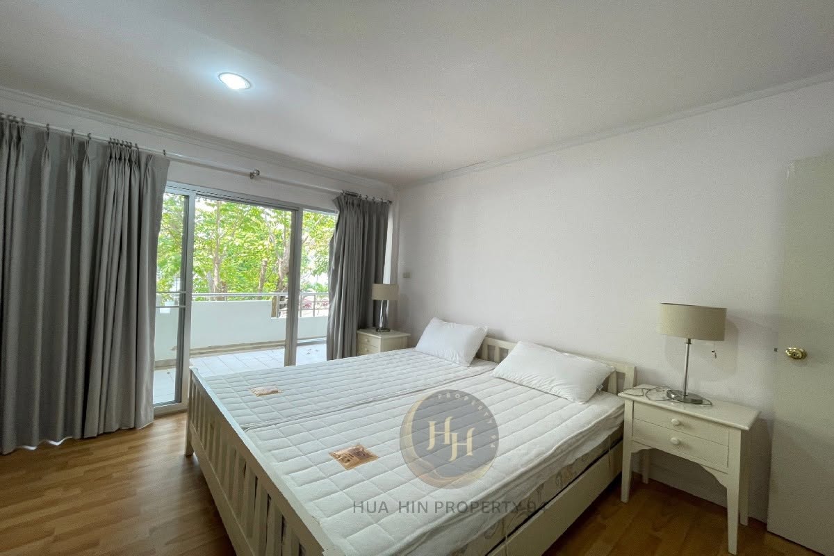 SC94699 Baan Kredsai Pranburi is a front-row beachfront condominium located approximately 20 minutes from Hua Hin, featuring a unit directly on the beach with open sea views and a high level of privacy.