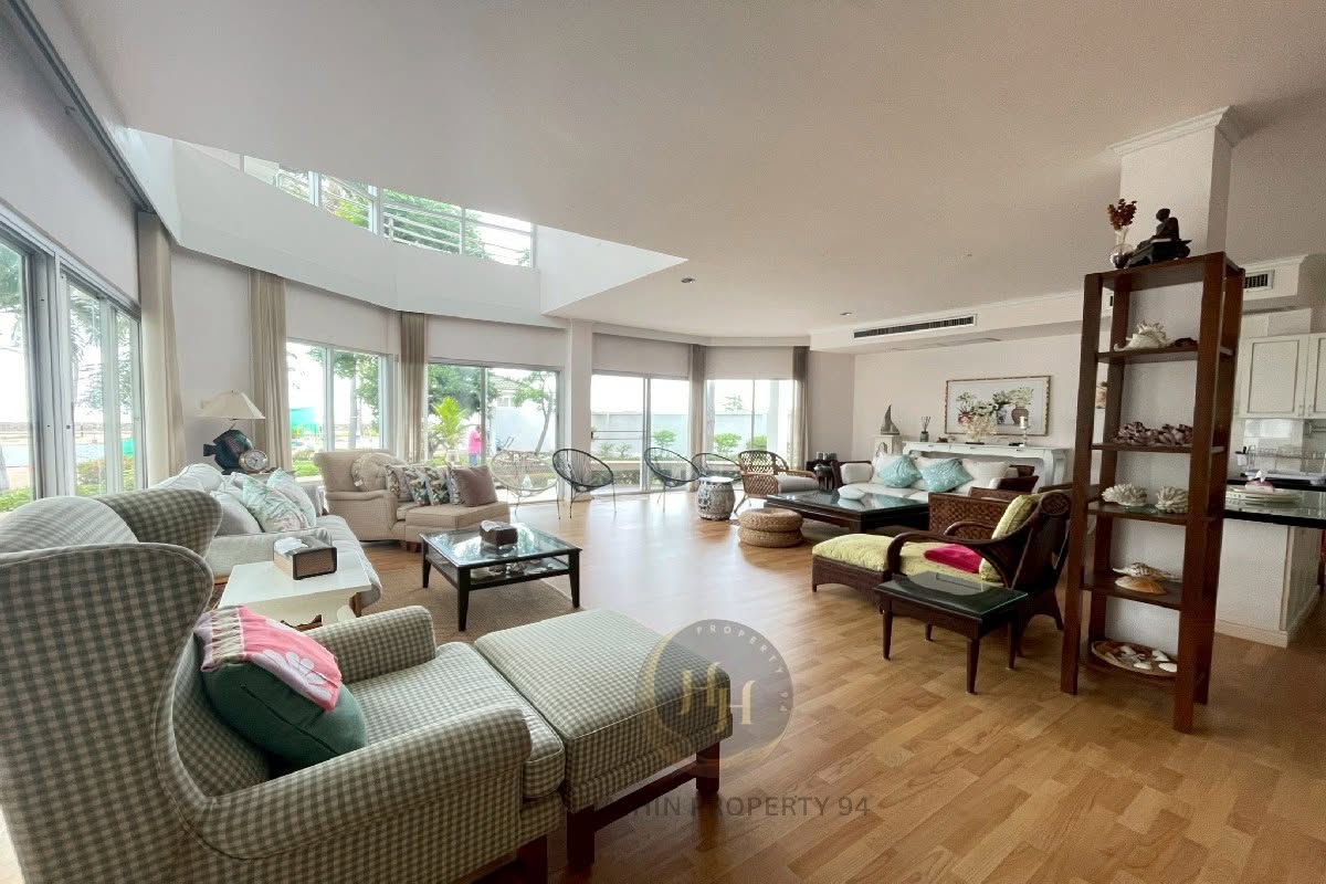 SC94699 Baan Kredsai Pranburi is a front-row beachfront condominium located approximately 20 minutes from Hua Hin, featuring a unit directly on the beach with open sea views and a high level of privacy.