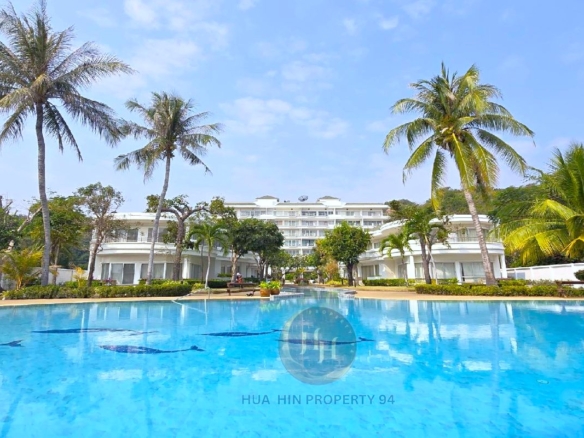 SC94699 Baan Kredsai Pranburi is a front-row beachfront condominium located approximately 20 minutes from Hua Hin, featuring a unit directly on the beach with open sea views and a high level of privacy.