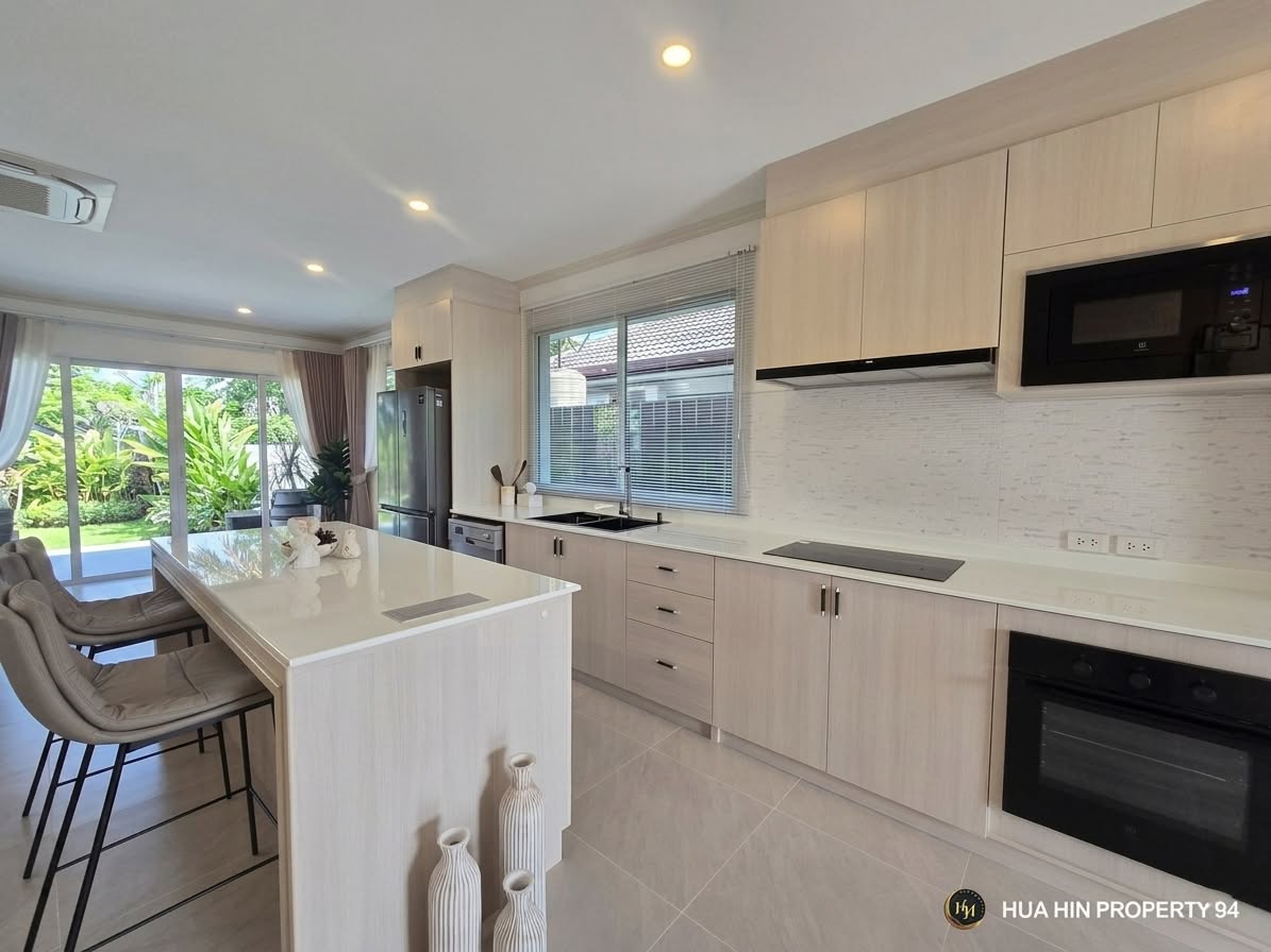 SH94717 FULLY RENOVATED LUXURY POOL VILLA FOR SALE | HUA HIN SOI 102